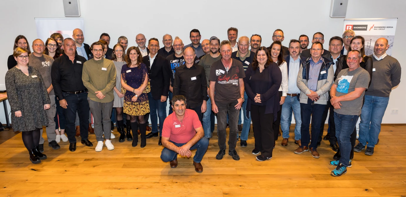 Foto © Mike Siblik. 740 Jahre Lebenswelten gestalten: Die 48 Jubilar:innen der Rhomberg Gruppe feierten gemeinsam im Bregenzer Hotel Schwärzler. Foto © Mike Siblik. 740 Jahre Lebenswelten gestalten: Die 48 Jubilar:innen der Rhomberg Gruppe feierten gemeinsam im Bregenzer Hotel Schwärzler.
